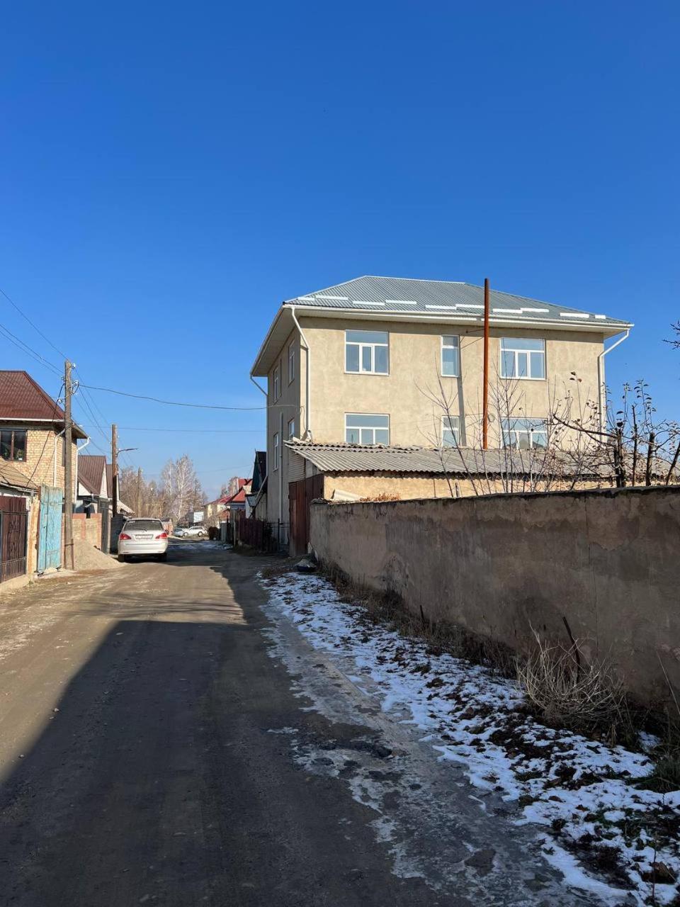 Emir Guest House In Karakol Exterior photo
